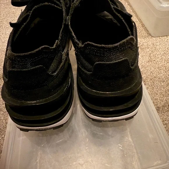 Nike women’s Black Sneakers leopard print swoosh - Picture 3 of 5